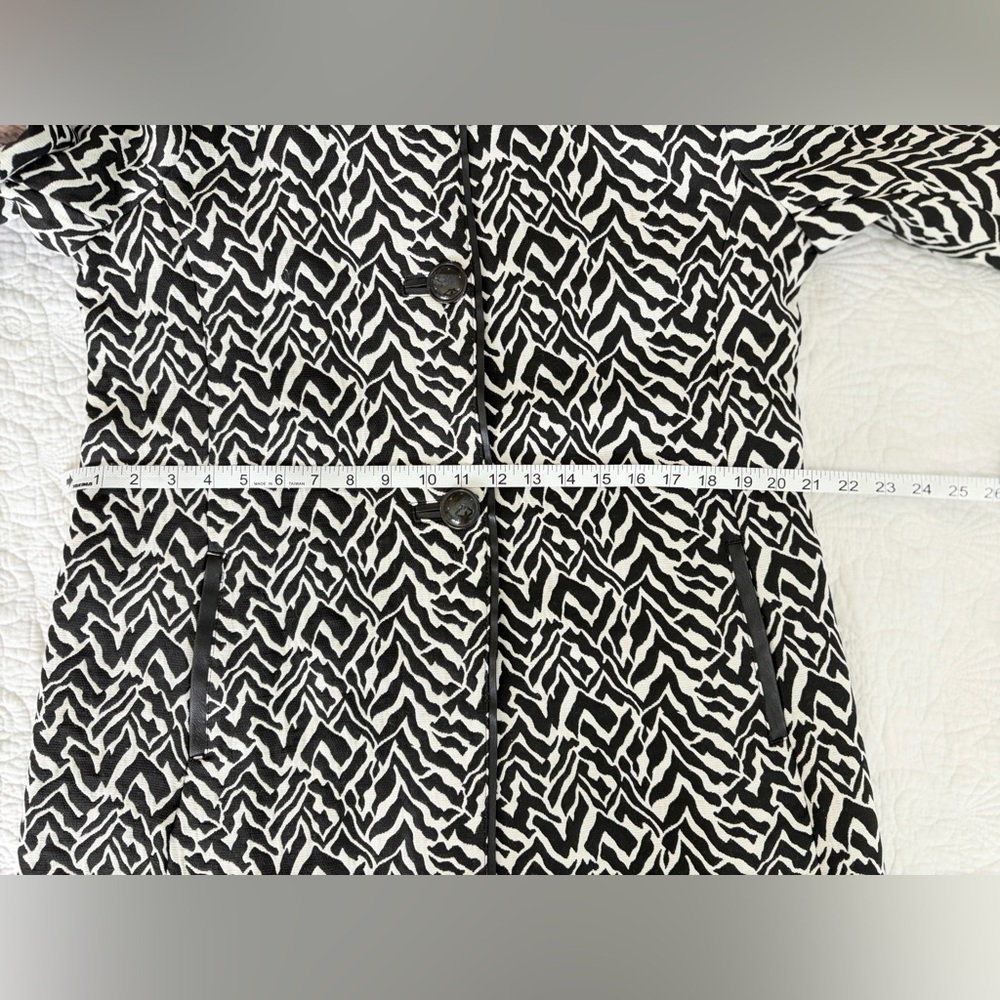 PRELOVED SZ 2 Chico's Black and White Patterned Long Jacket Blazer - Picture 8 of 11